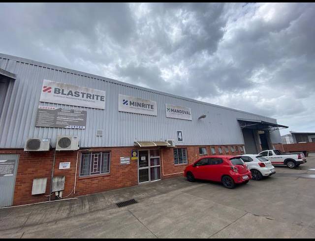 1,650M² WAREHOUSE TO LET IN NEW GERMANY